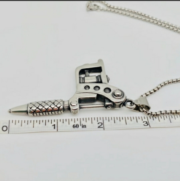 Tattoos gun pendant necklace - Picture 5 of 5